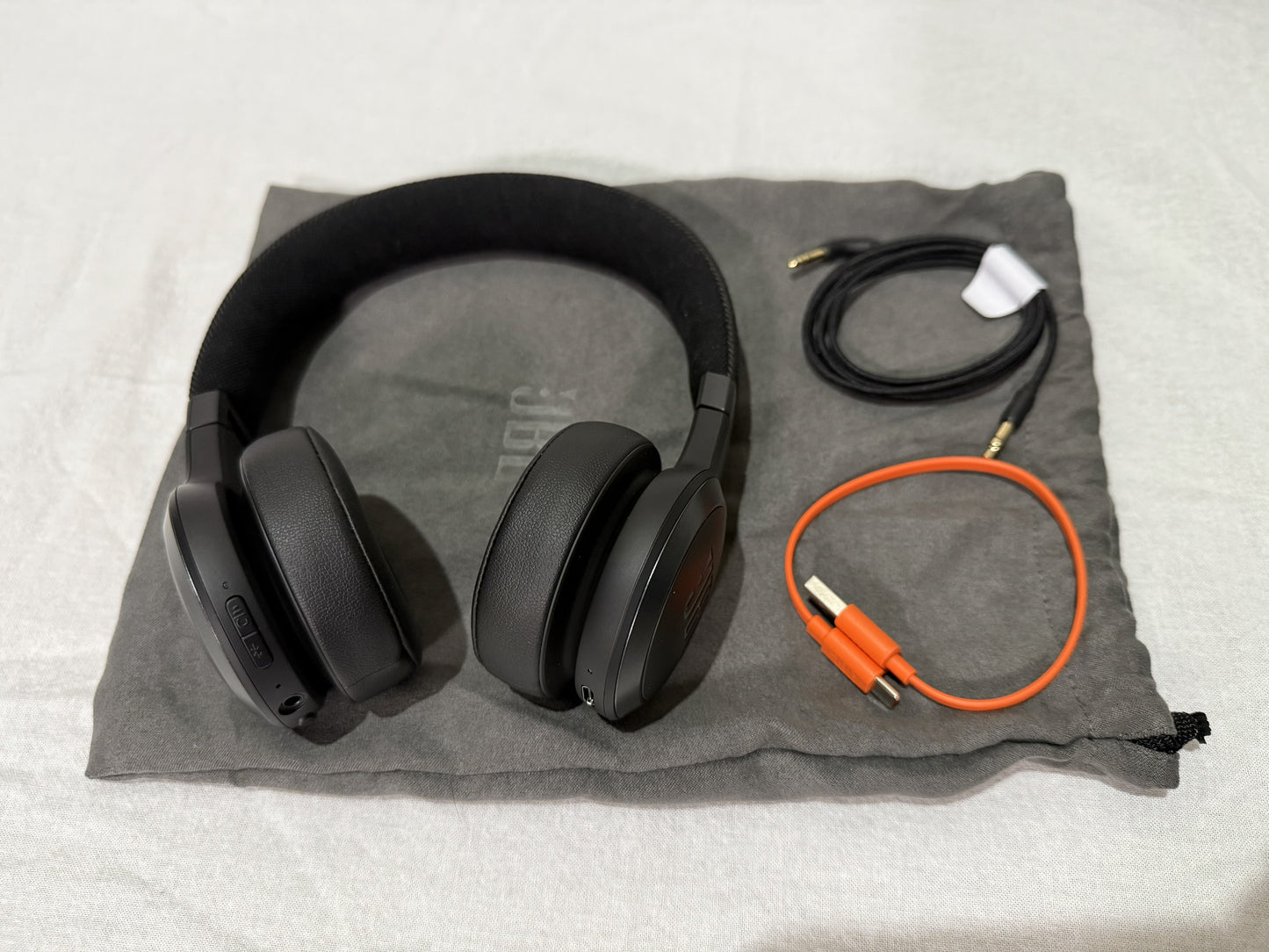 JBL Live 675NC Wireless True Adaptive Noise-cancelling On-Ear Headphones