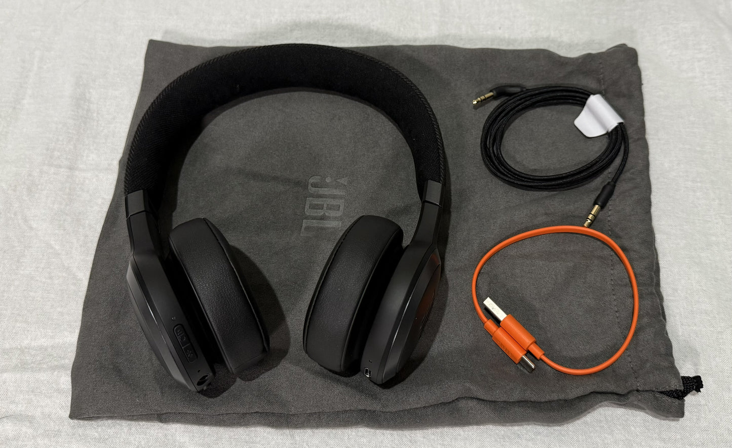 JBL Live 675NC Wireless True Adaptive Noise-cancelling On-Ear Headphones